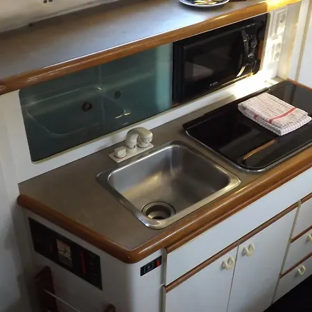 Antares Sleeping Boat * Covelo (Porto)